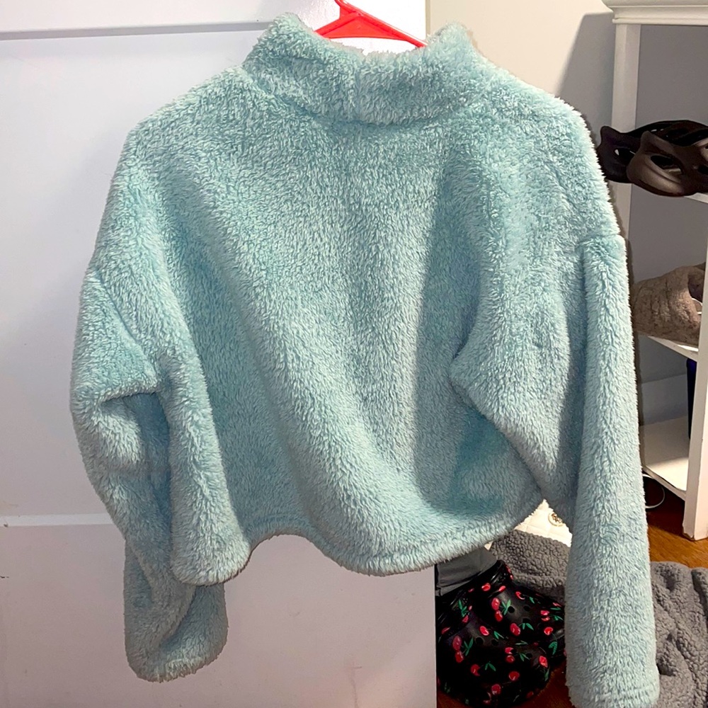 turtle neck fuzzy sweat
